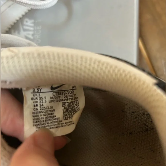 Kids 3.5 Nike Air Force 1 White Sneakers - Picture 8 of 9